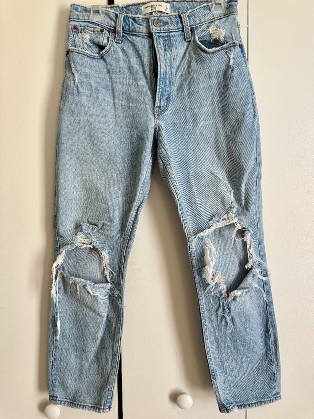 Abercrombie & Fitch The Mom High Rise Jeans Light Denim Size 27 Ripped Knees